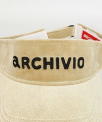 前ロゴデザイン部分（ベージュ）