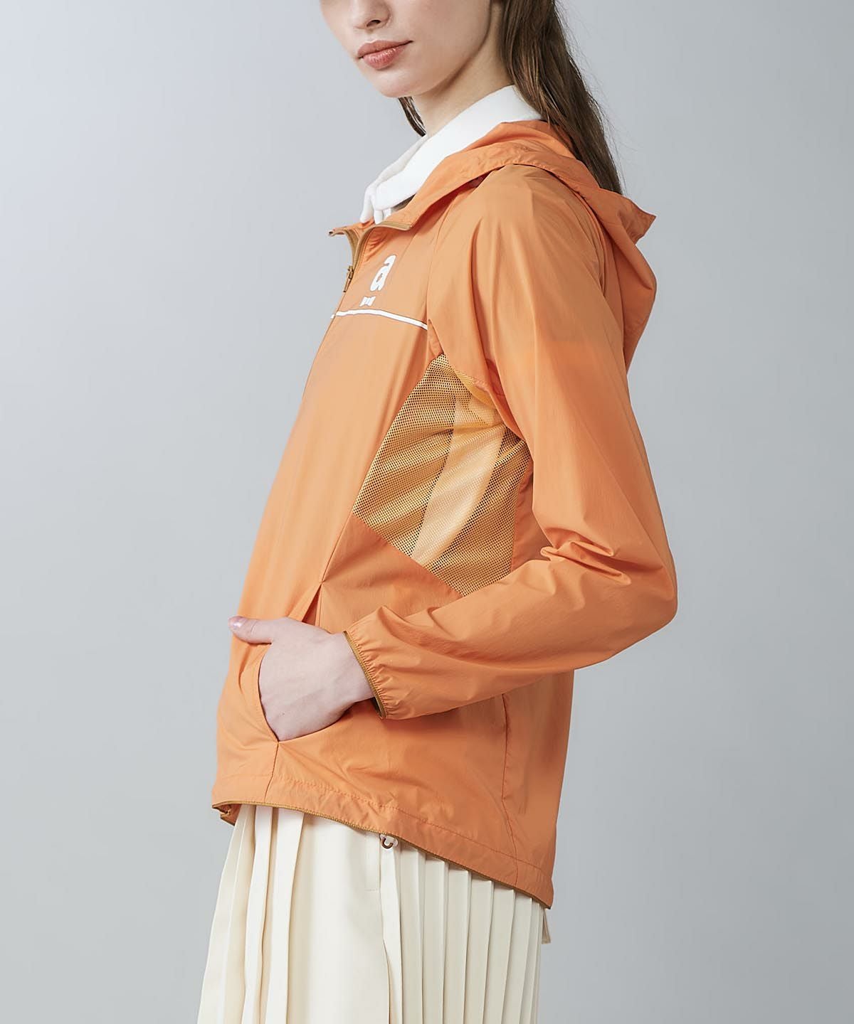 モデル着用画像（オレンジ）