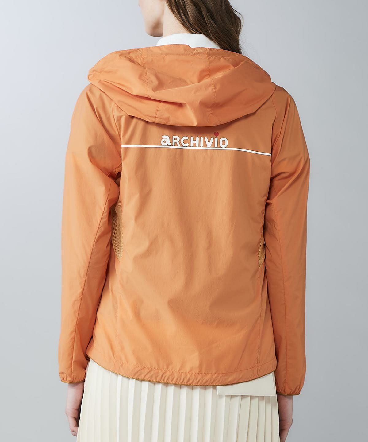 モデル着用画像（オレンジ）