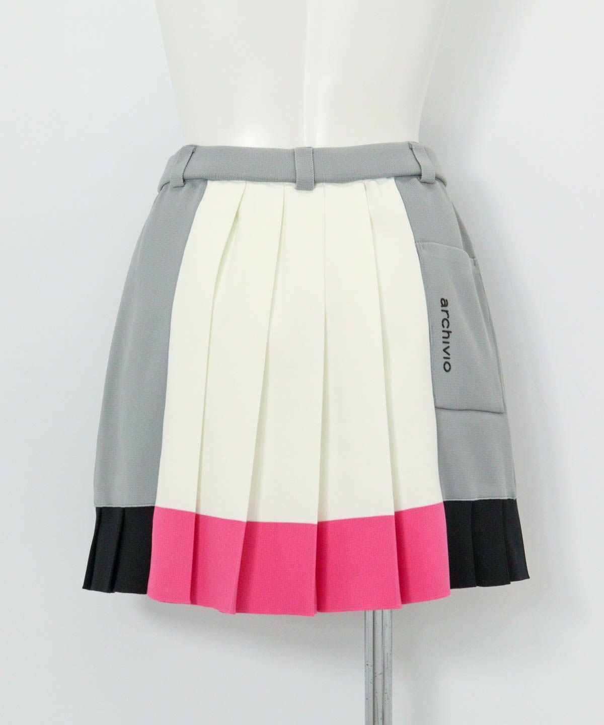  配色ニットプリーツスカート後（ホワイト×ピンク）