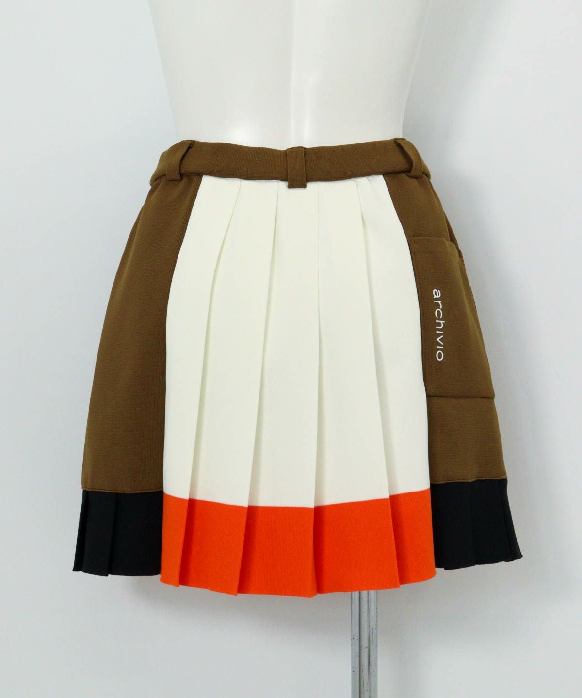  配色ニットプリーツスカート後（ホワイト×オレンジ）