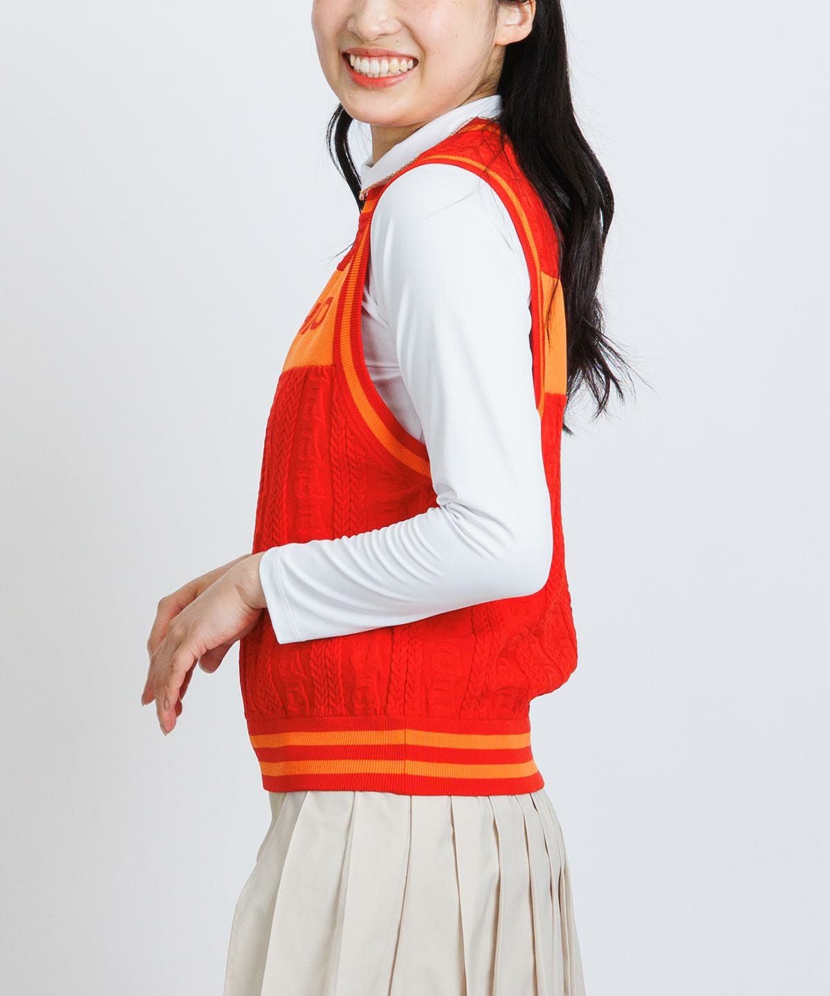 モデル着用画像（レッド）