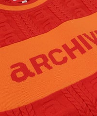 胸元ロゴデザイン部分（レッド）