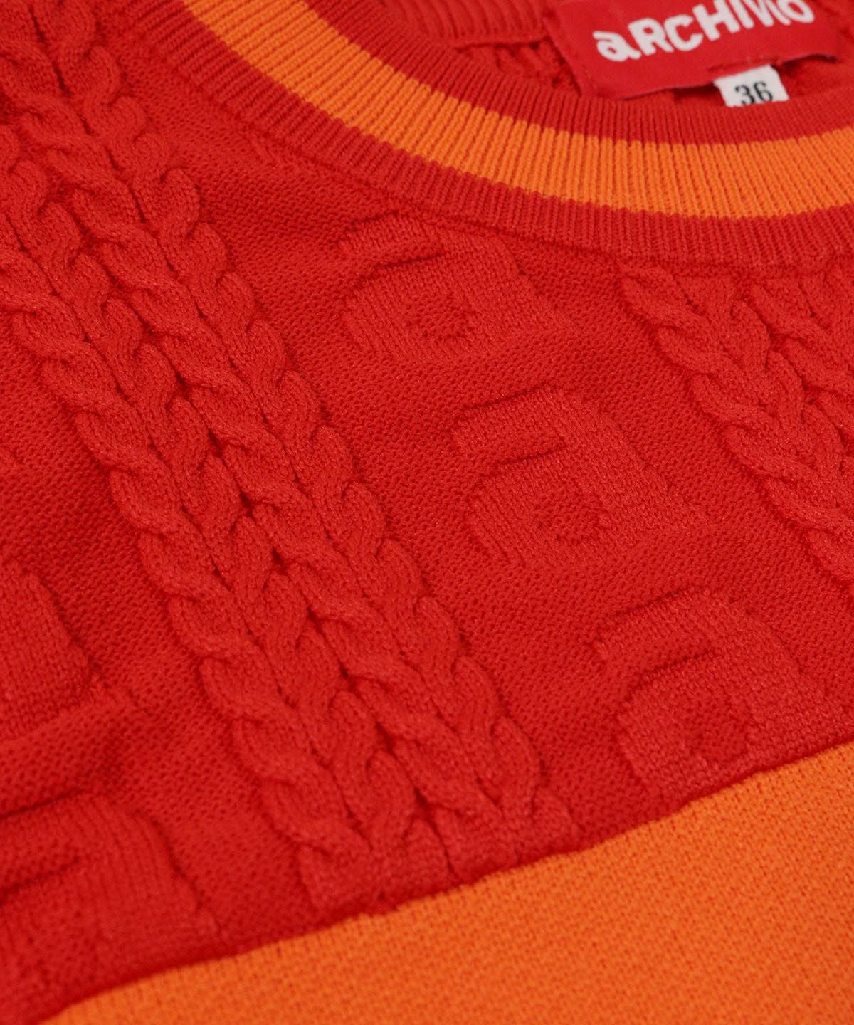 ケーブルライン・aロゴ部分（レッド）