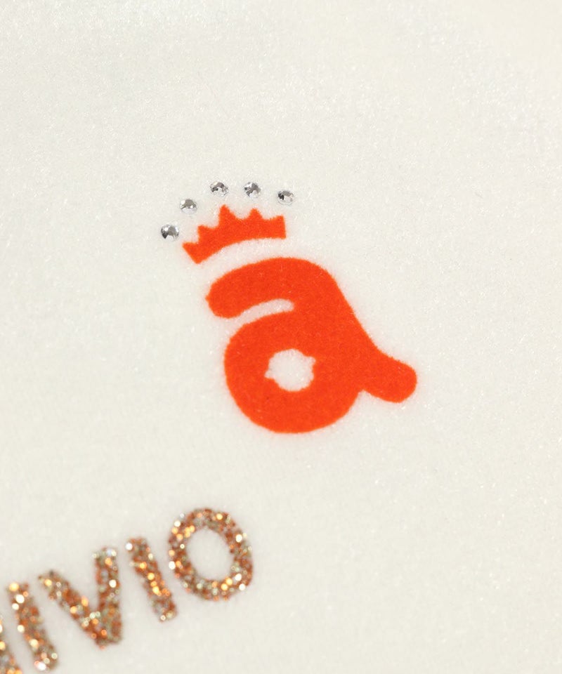 胸元ロゴデザイン部分（ホワイト×ゴールド）