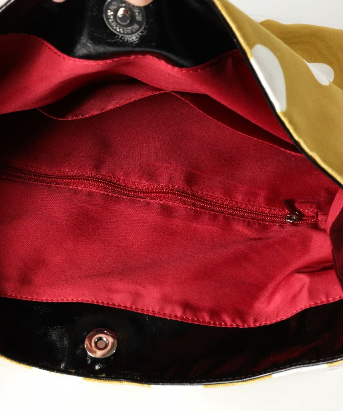 内側ファスナー部分（イエロー）