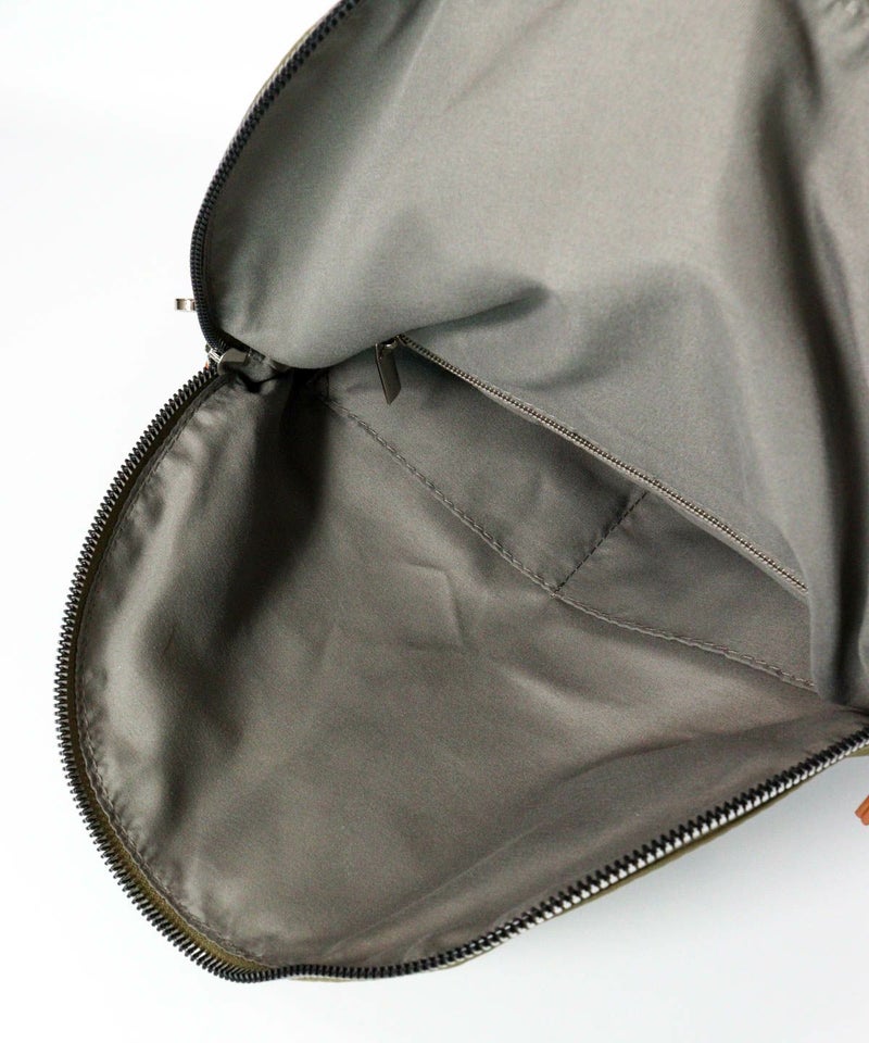 内側ポケット部分（カーキ）