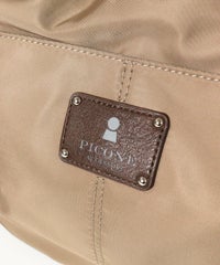 ロゴタグ部分（ベージュ）