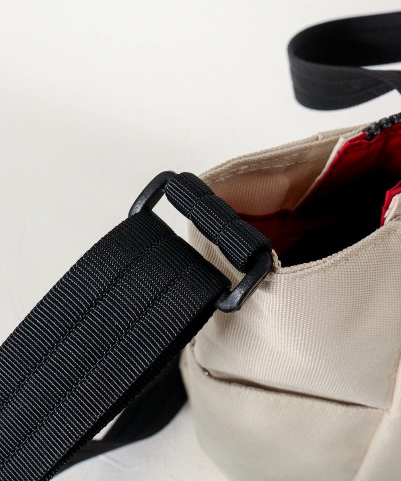 ショルダーストラップ取付部分（ベージュ）