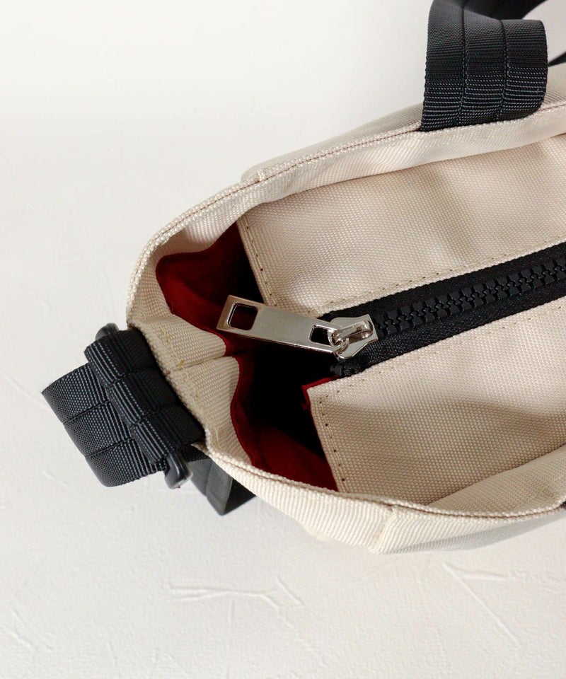 上ファスナー部分（ベージュ）