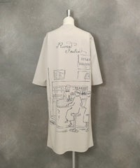 七分袖レストラン柄冷感ワンピース後（ベージュ）