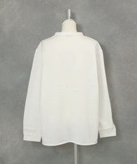 コットン混スキッパーブラウス後ろ(ホワイト）