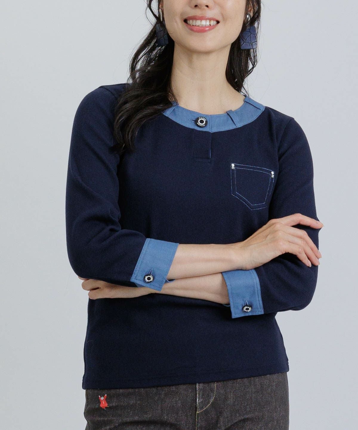 モデル着用画像（ネイビー）