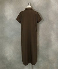 コットン100％ポロ襟ロングワンピース後（ブラウン）
