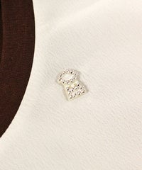 首元チャーム部分（ブラウン）