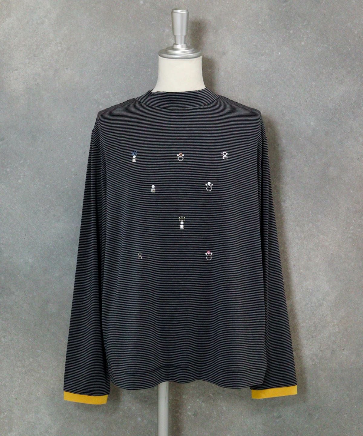 ビジュー付ボーダー発熱プルオーバー（ブラック）