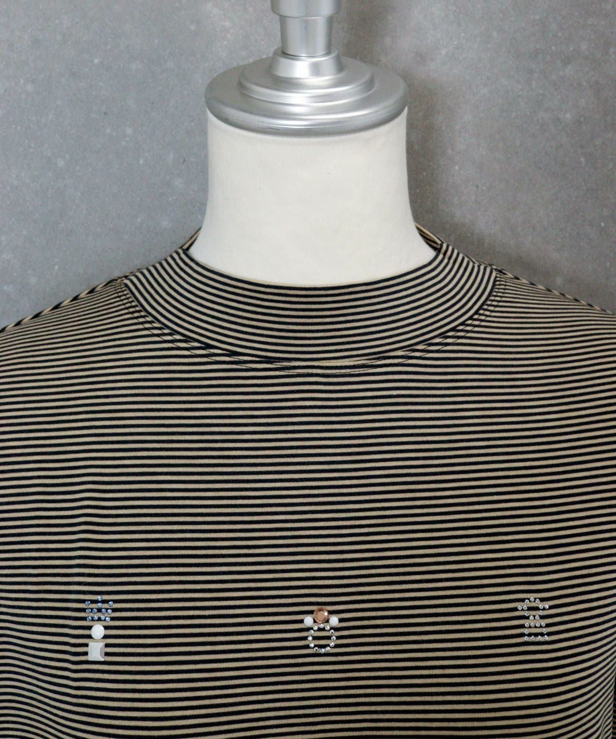 襟元部分（ベージュ）