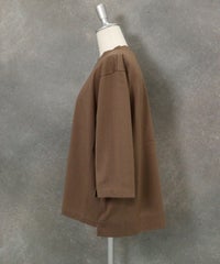 フロッキーロゴ七分袖プルオーバー横（ブラウン）