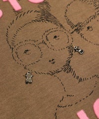 胸元デザイン部分（ブラウン）