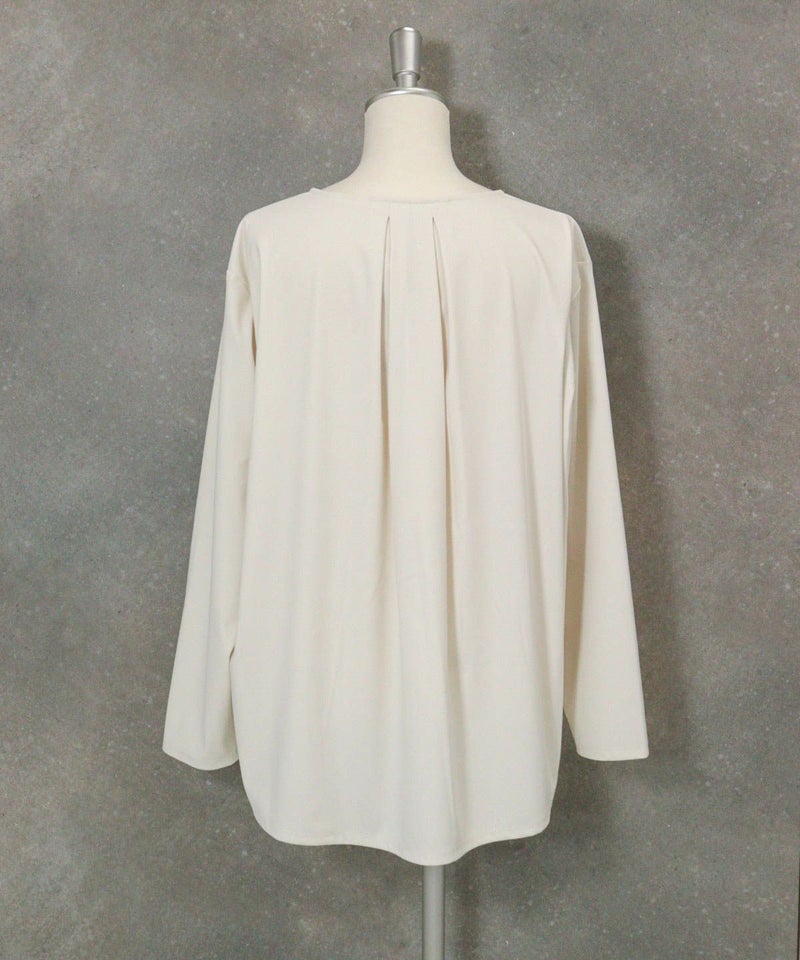 コード刺繍UV冷感プルオーバー後（ベージュ）