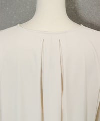 後タック部分（ベージュ）