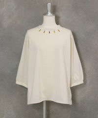 ピコ刺繍七分袖プルオーバー(ベージュ)前