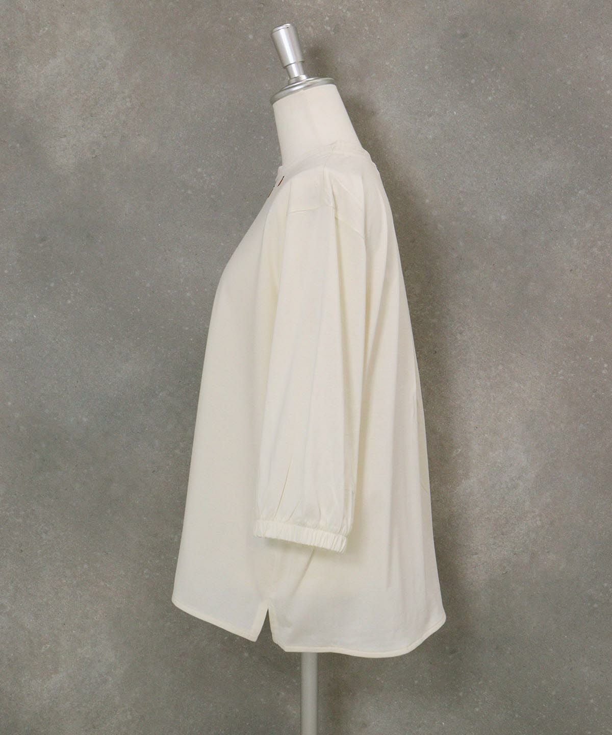 ピコ刺繍七分袖プルオーバー(ベージュ)横