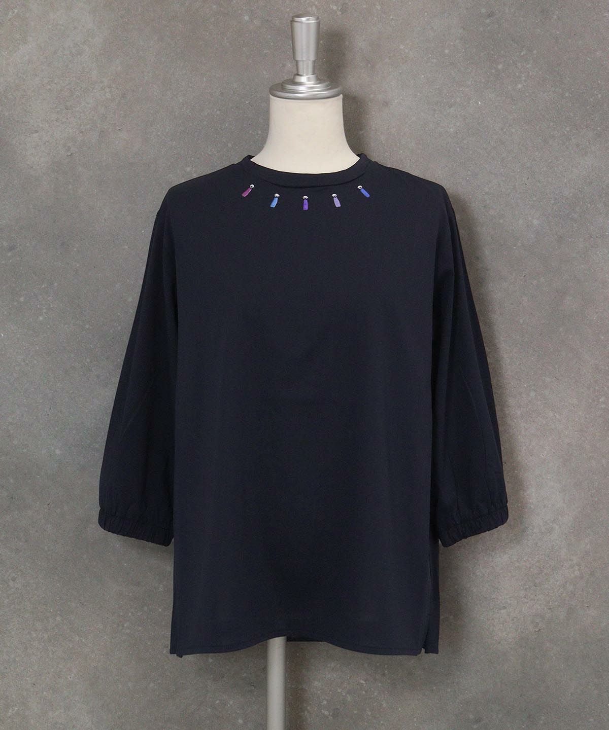 ピコ刺繍七分袖プルオーバー(ネイビー)前