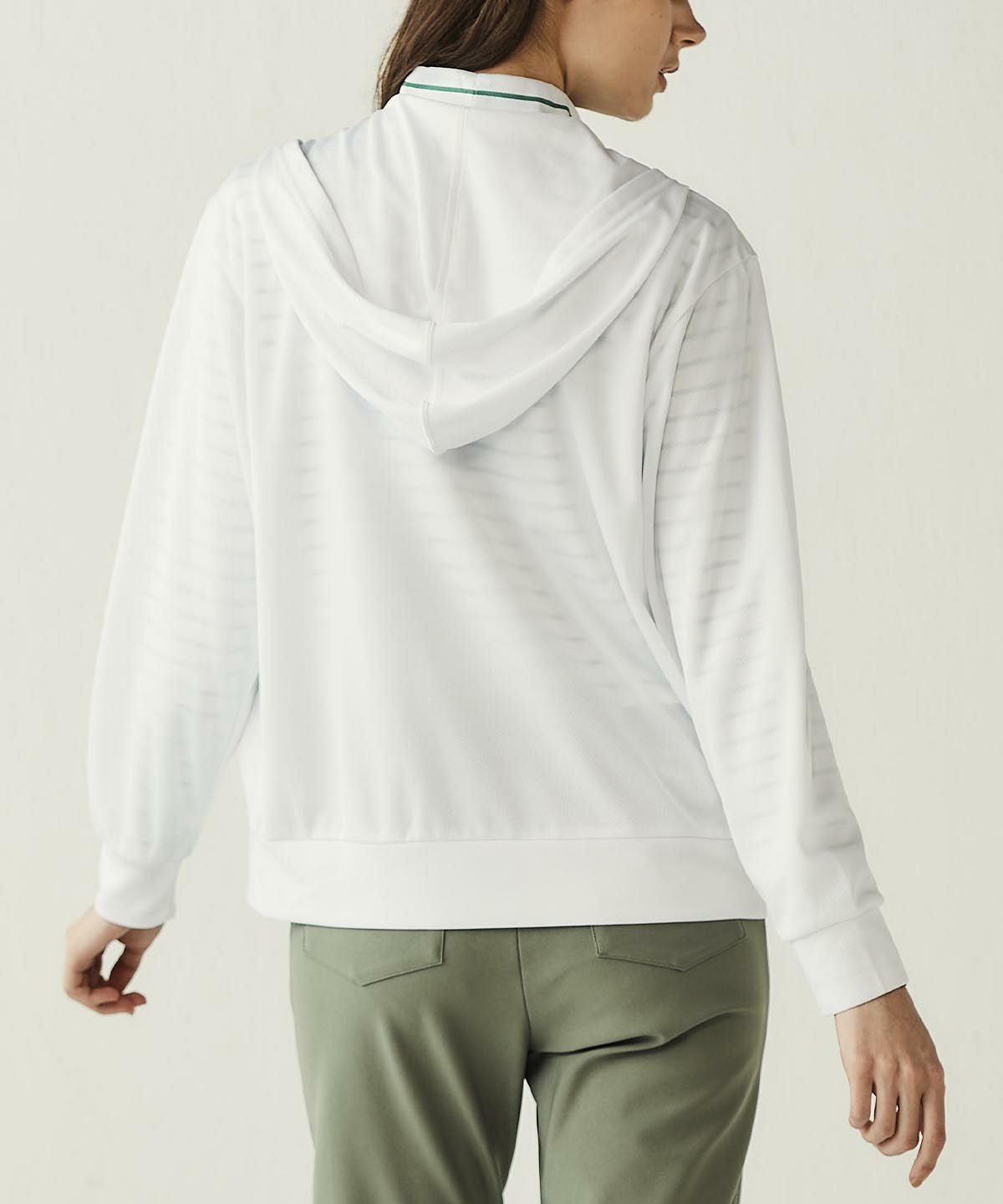 モデル着用画像（ホワイト）