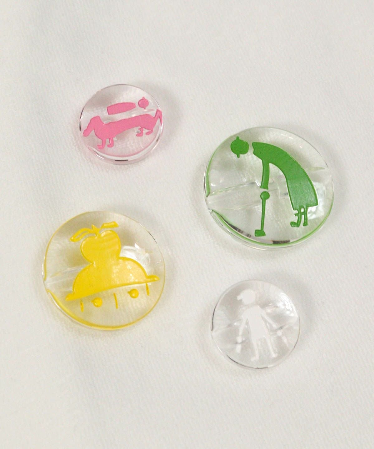 リアボタン型チャーム（ホワイト）