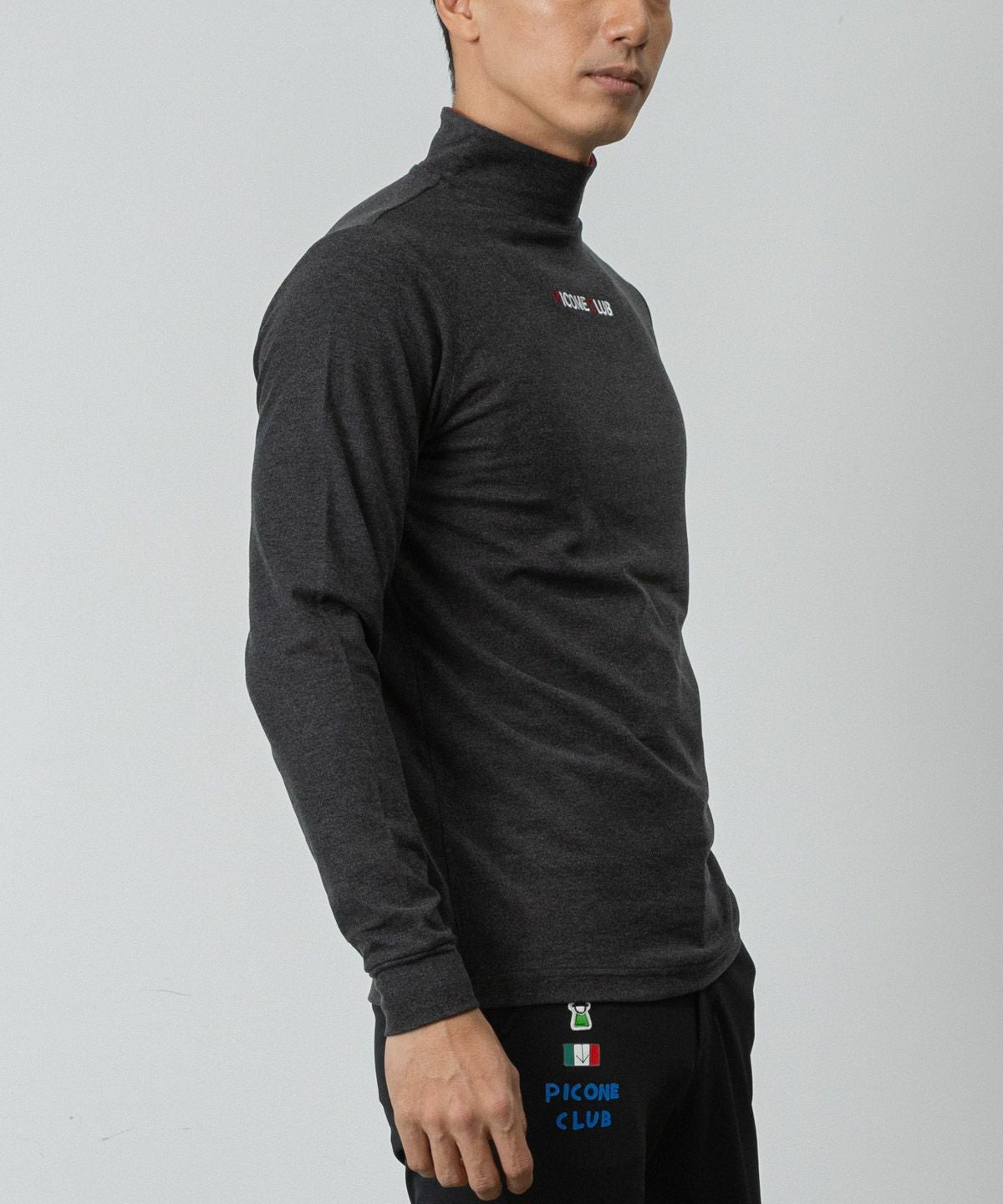 メンズ】ロゴ刺繍起毛ハイネックプルオーバー|ピッコーネクラブ