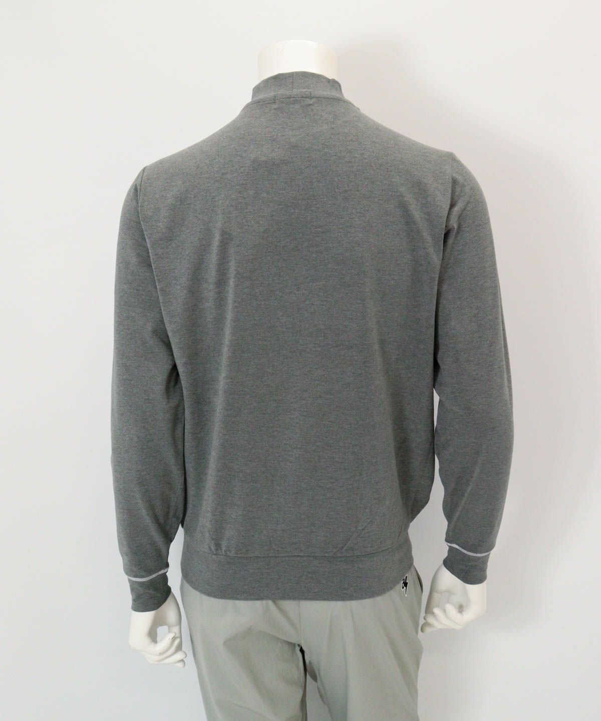 【メンズ】ポイント刺繍起毛ハイネックプルオーバー後（グレー）