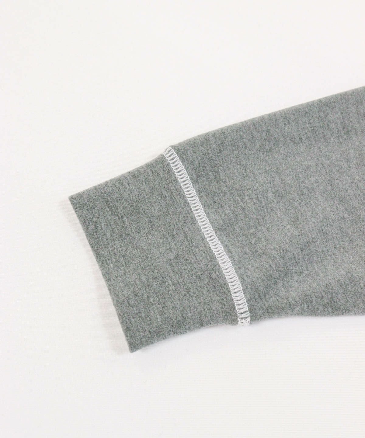 袖口部分（グレー）