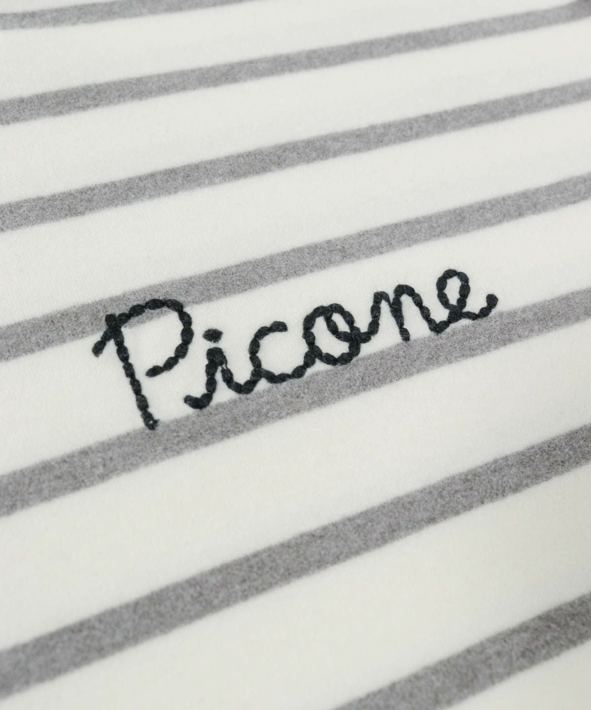 ロゴデザイン部分（ホワイト×グレー）