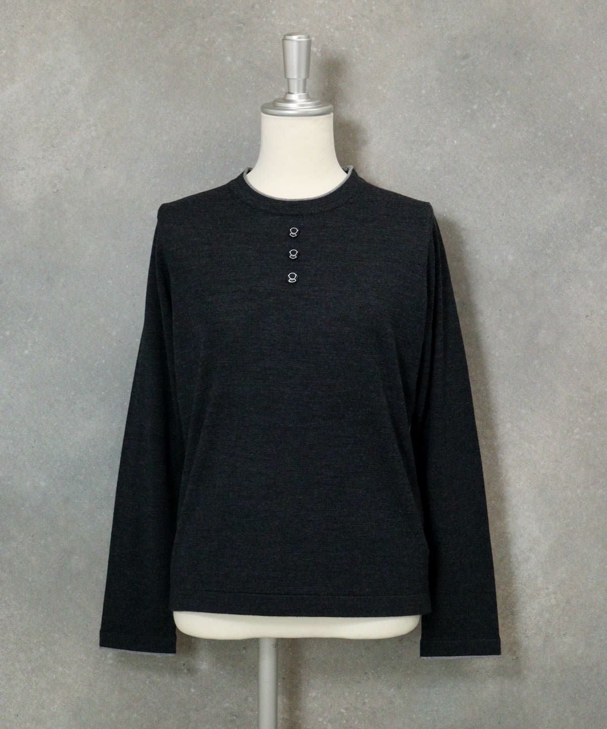 ウール100％3ボタンニット（グレー）