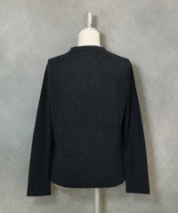 ウール100％3ボタンニット後（グレー）