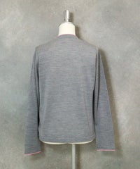 ウール100％3ボタンニット後（ライトグレー）