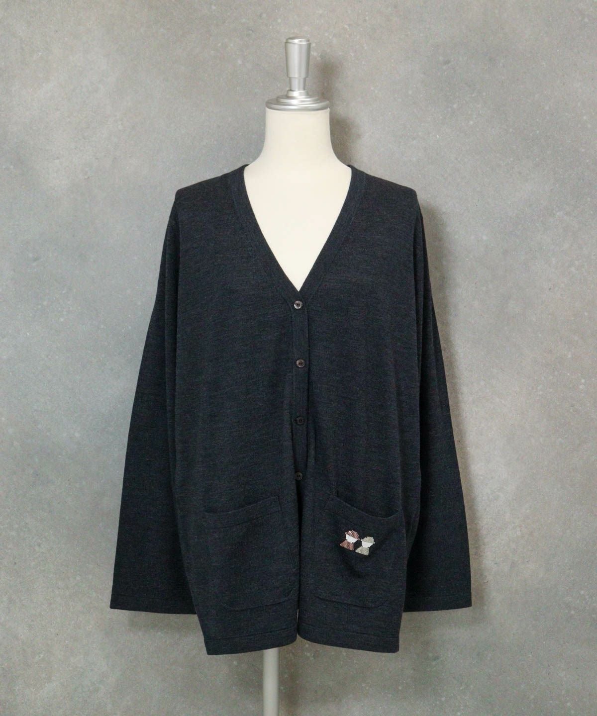 オンラインストア・店舗限定商品】ウール100％Vネックニット