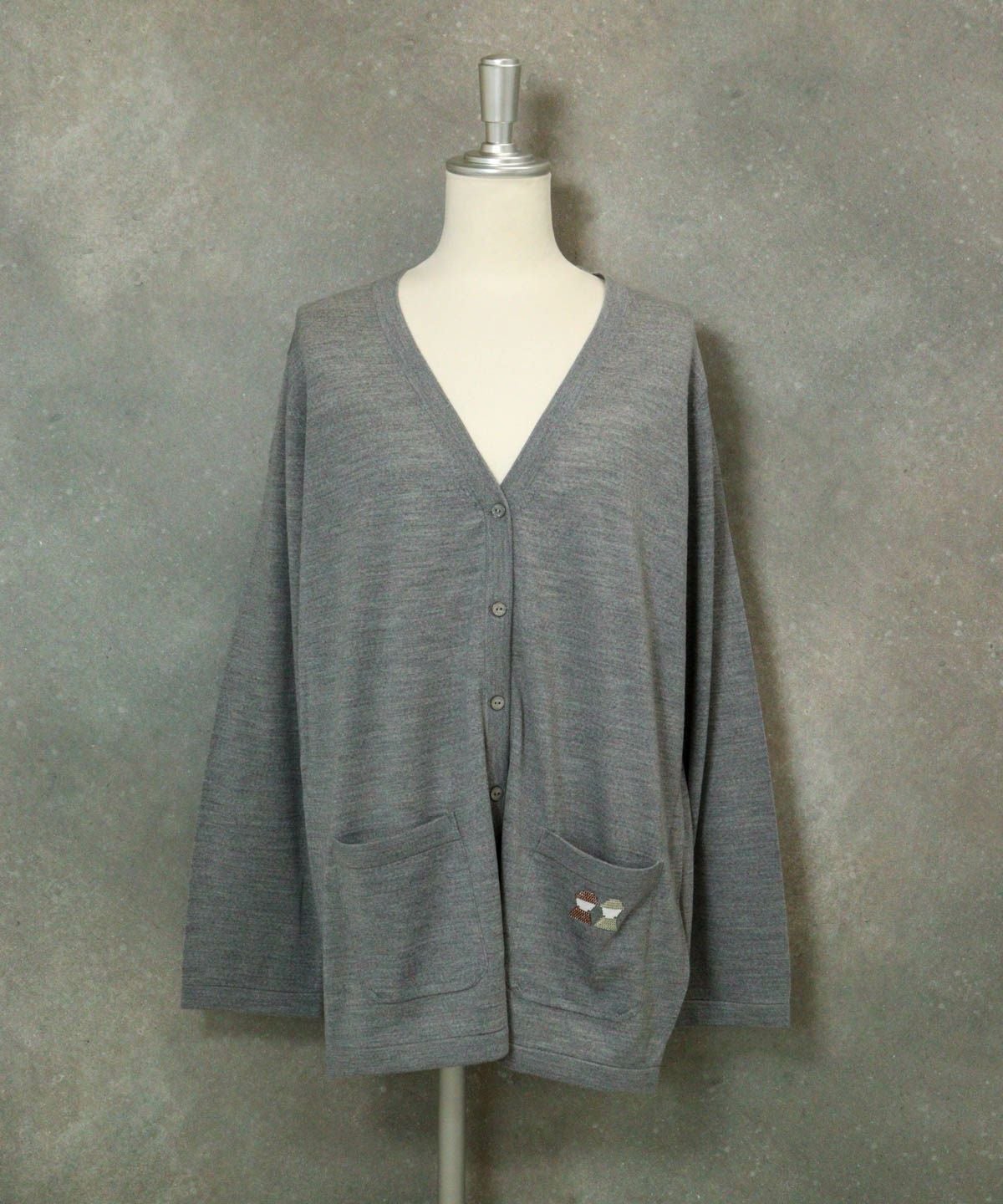 ウール100％Vネックニットカーディガン（ライトグレー）