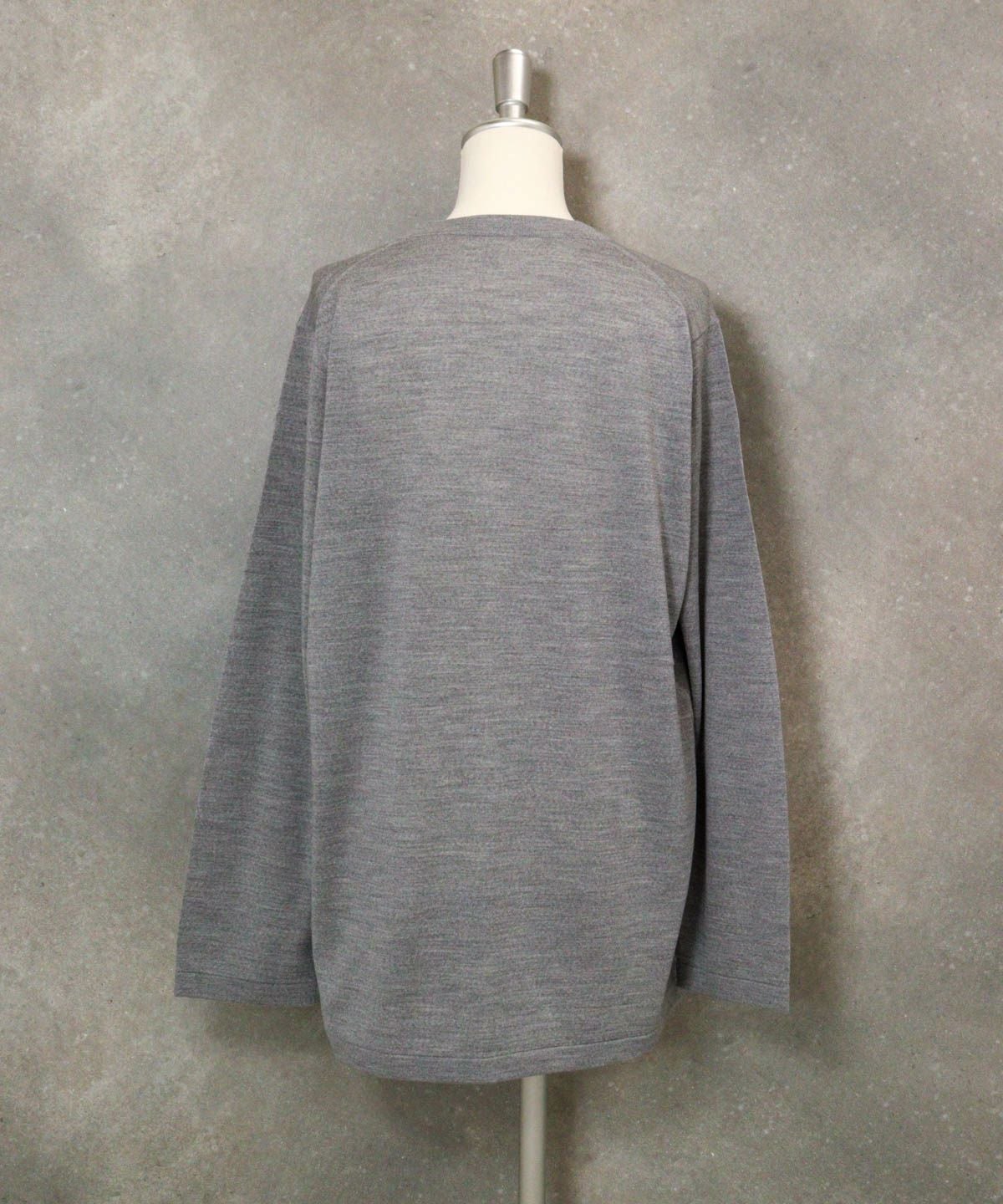 ウール100％Vネックニットカーディガン後（ライトグレー）