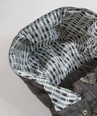 フード内側(グレー)