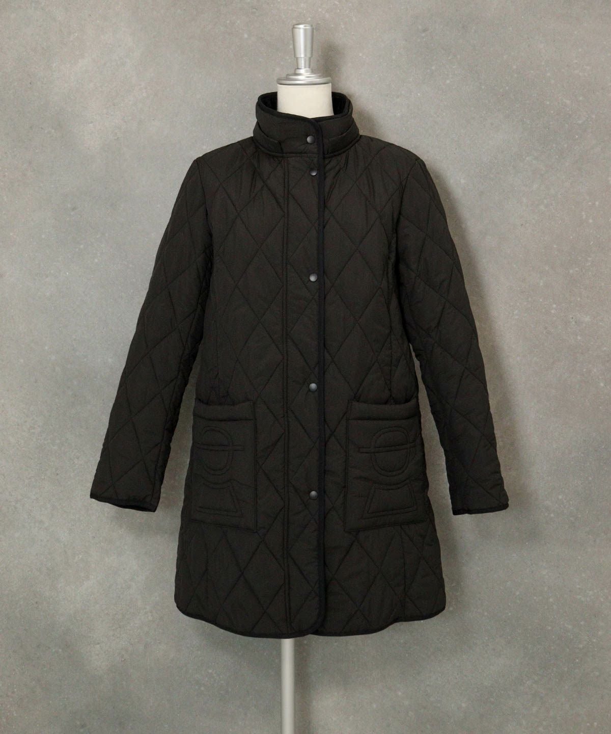 【オンラインストア・店舗限定商品】ダイヤキルト中綿コート(ブラック)前