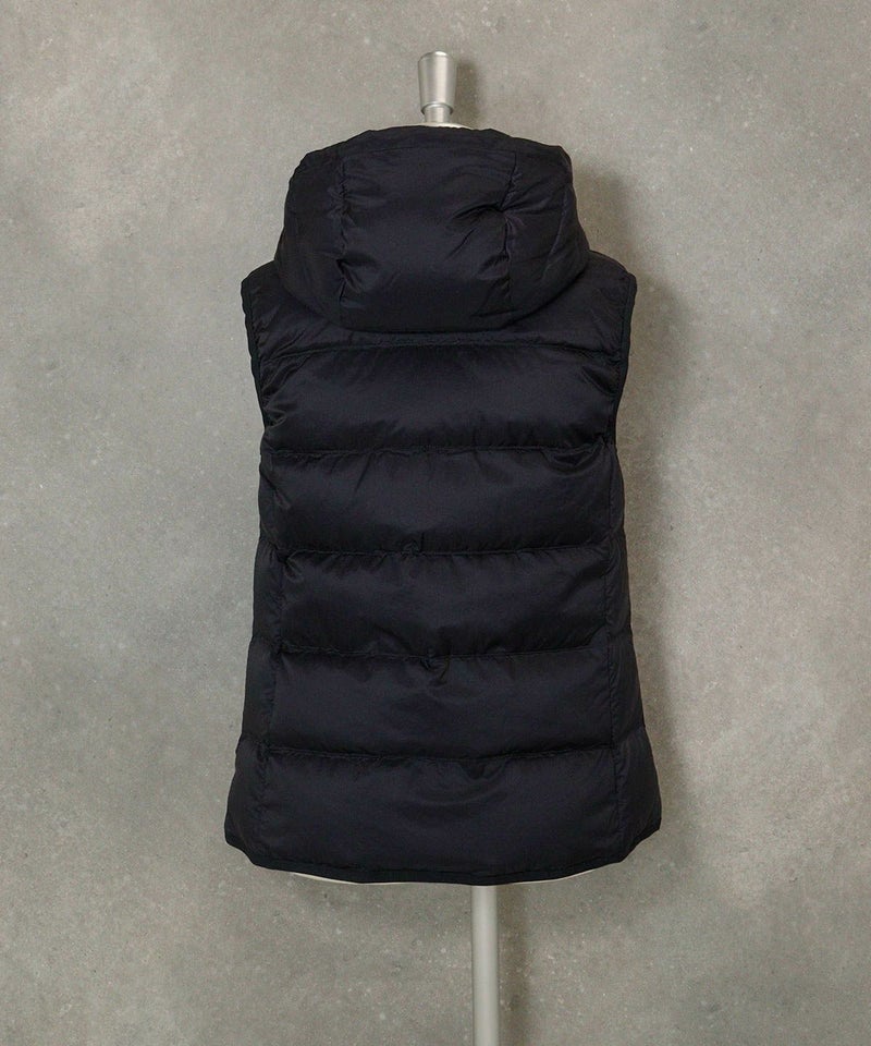 【オンラインストア・店舗限定商品】フード付撥水ダウンベスト(ネイビー)後ろ
