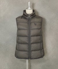 【オンラインストア・店舗限定商品】フード付撥水ダウンベスト(グレー)前