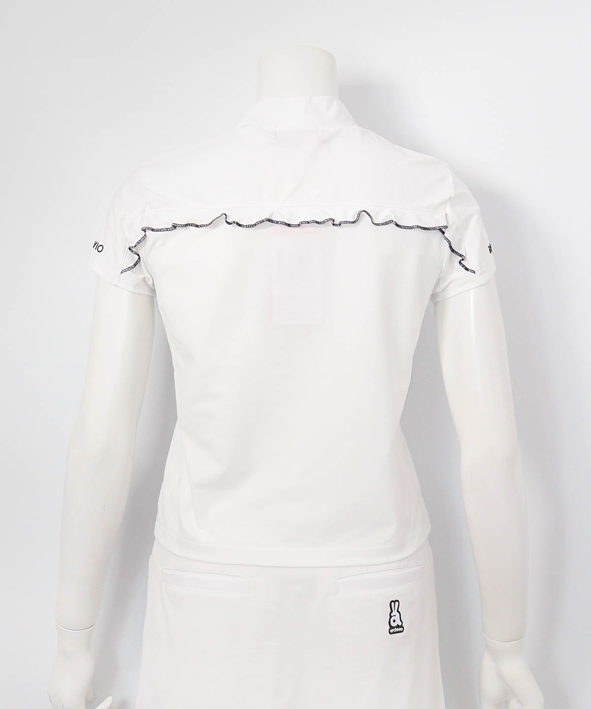 バックフリルUV速乾プルオーバー(ホワイト)後ろ