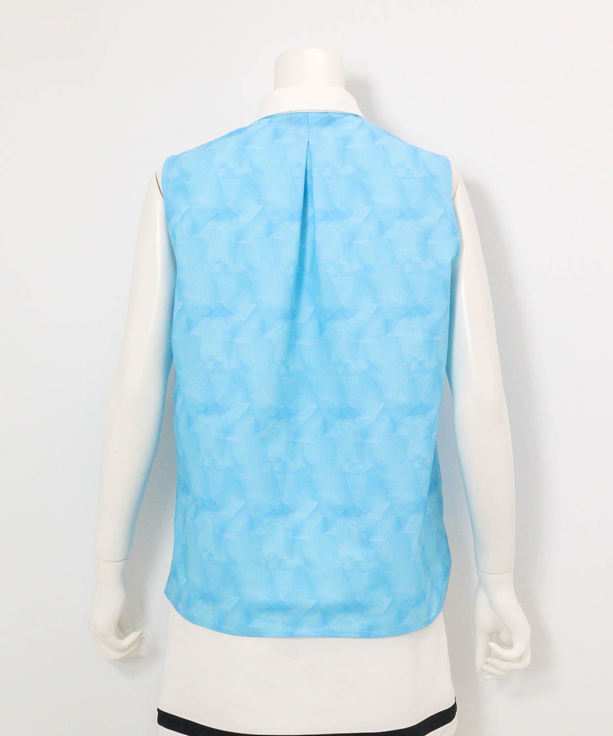 プリズム柄撥水ノースリプルオーバー(ブルー)後ろ