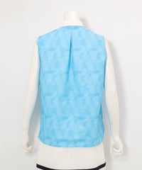 プリズム柄撥水ノースリプルオーバー(ブルー)後ろ