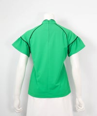 フレア袖速乾プルオーバー(グリーン)後ろ