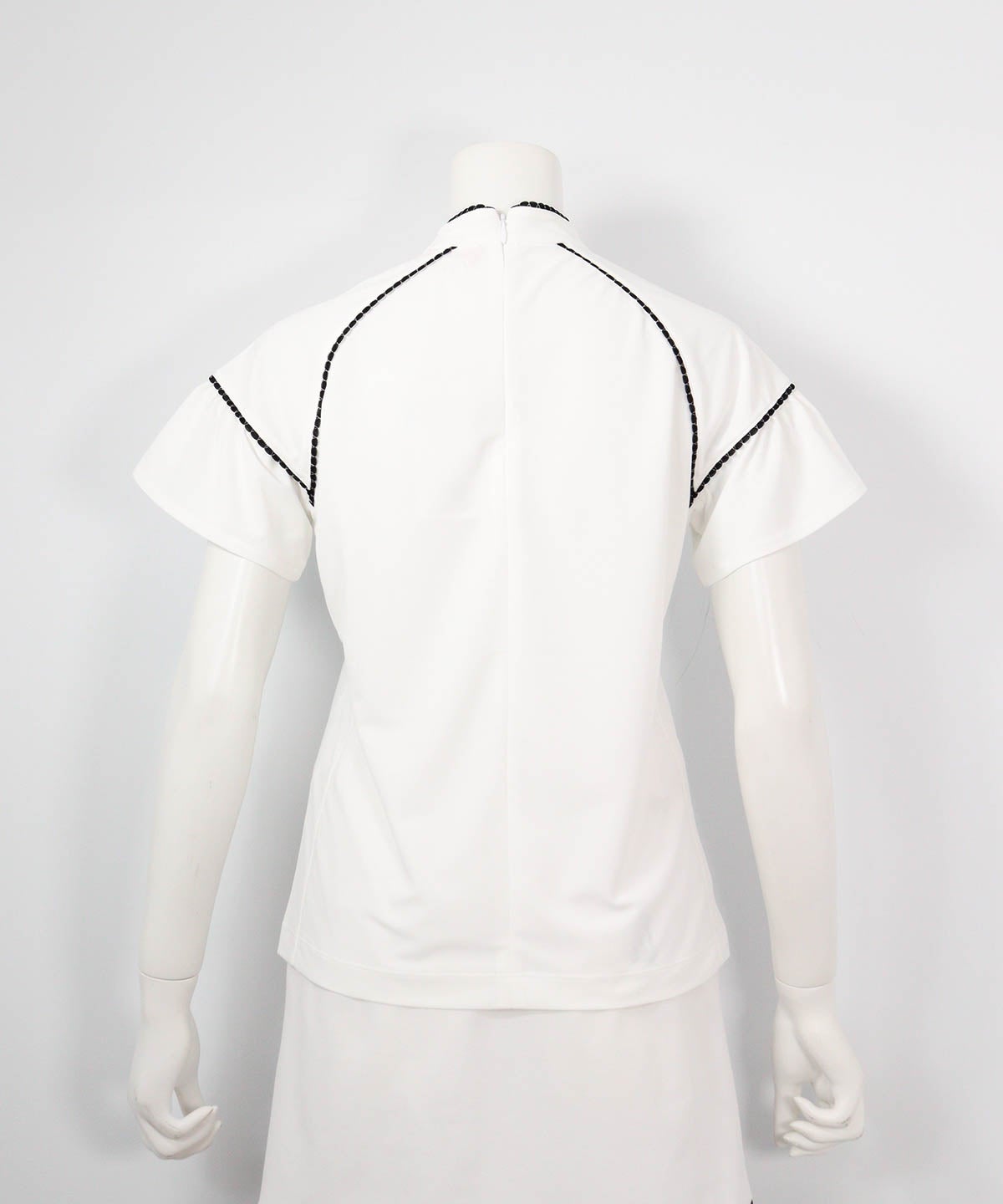 フレア袖速乾プルオーバー(ホワイト)後ろ