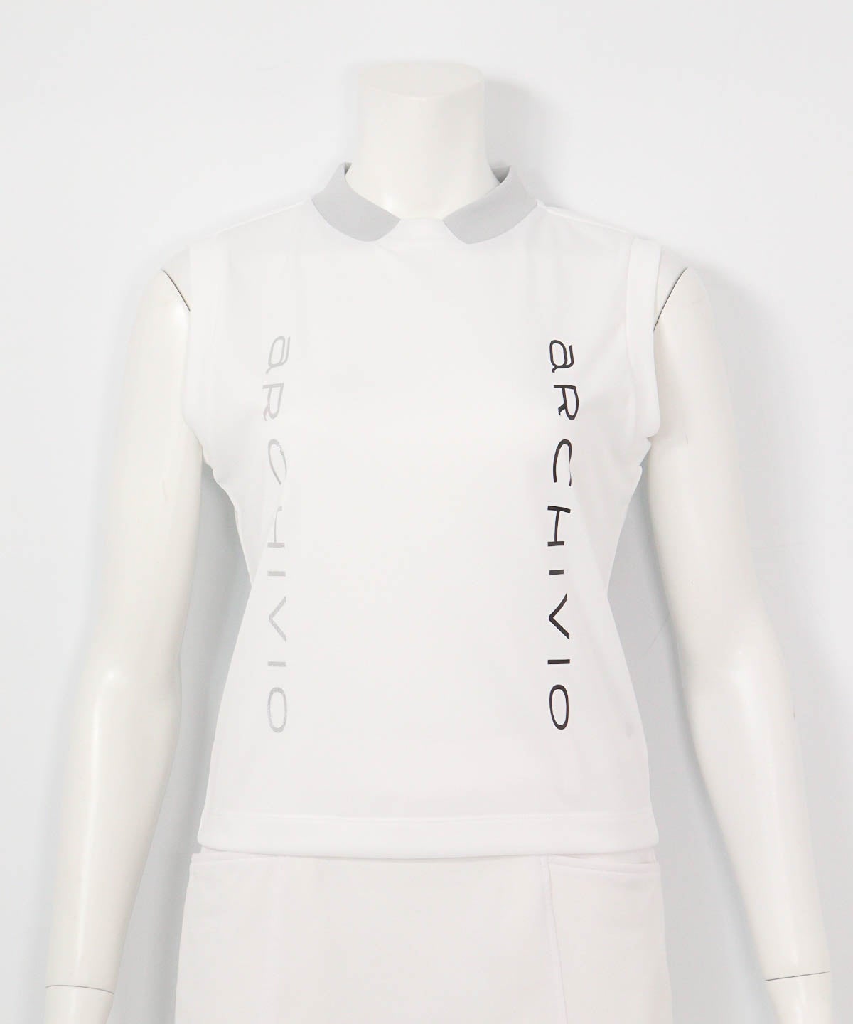 ダブルロゴUVノースリプルオーバー（ホワイト）前